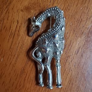 Silver-plated giraffe pin